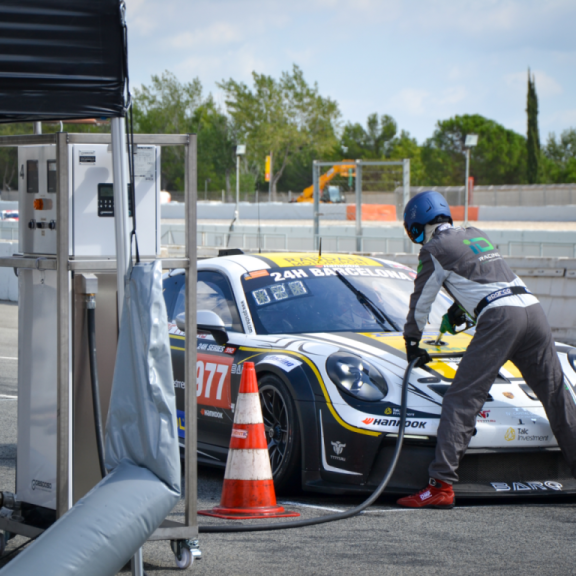Equipos de suministro para coches fórmula GT y TC en carreras de 24 h